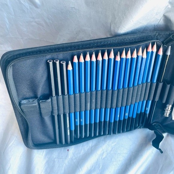 H & B Drawing Pencils Set 34 Pcs Sketch Pencils and Drawing Kit (incomplete) Set - Picture 3 of 5